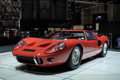 Ford GT 2015 and Ford GT40 Mk III 1968